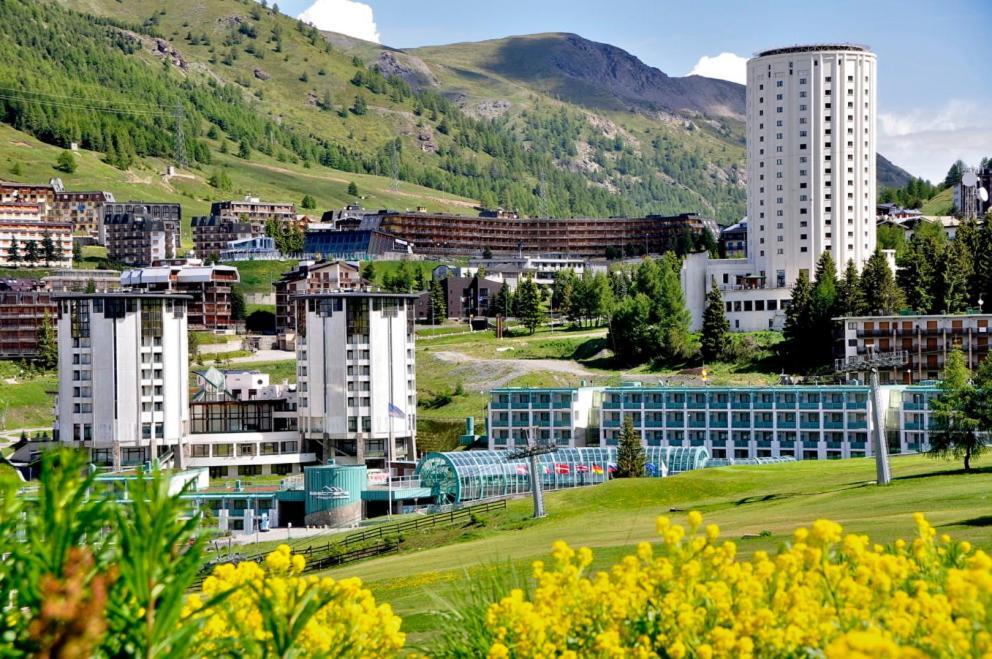 Attico Villaggio Olimpico Sestriere Bagian luar foto